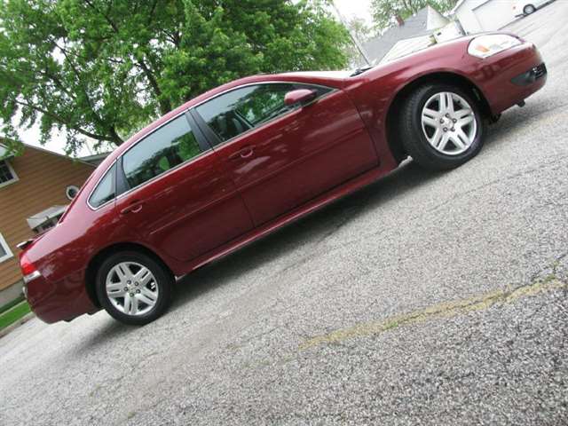 2010 Chevrolet Impala LT 4dr Sedan